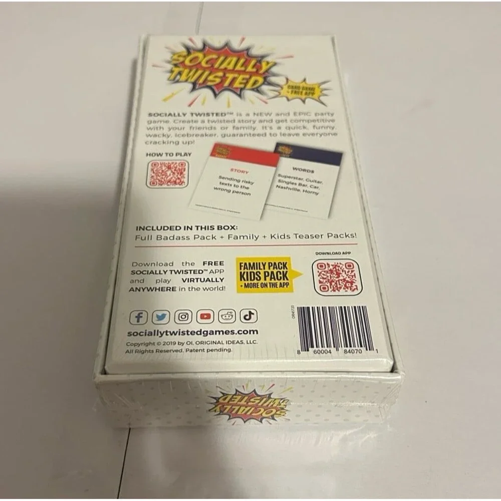 SOCIALLY TWISTED Friends And Family Party  Fun Card Game Night  (NEW)